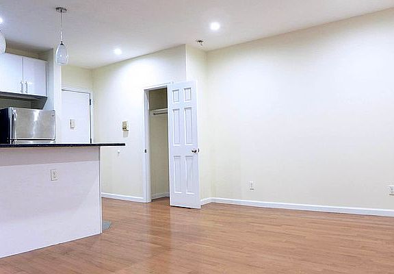 2nd image of 338 E 15th St #3D