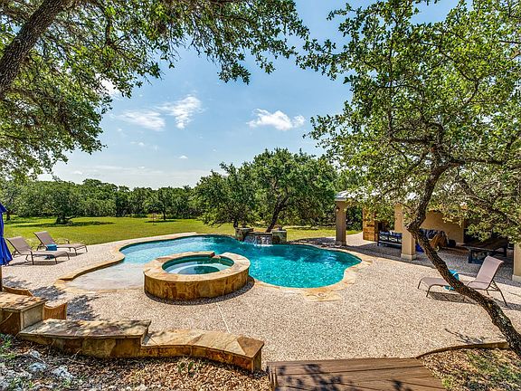 4th image of 107 Country Meadow Dr