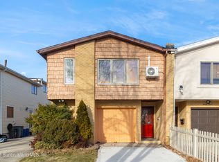 29 Bowling Green Pl, Staten Island, NY 10314