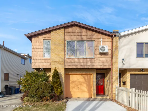 29 Bowling Green Pl, Staten Island, NY 10314
