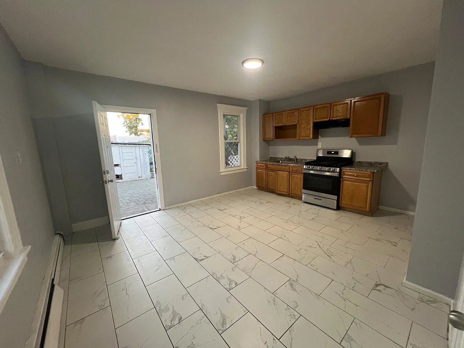 3 bed, $2,150 — Photo 1
