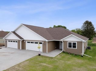 904 Roosevelt St, Baraboo, WI 53913
