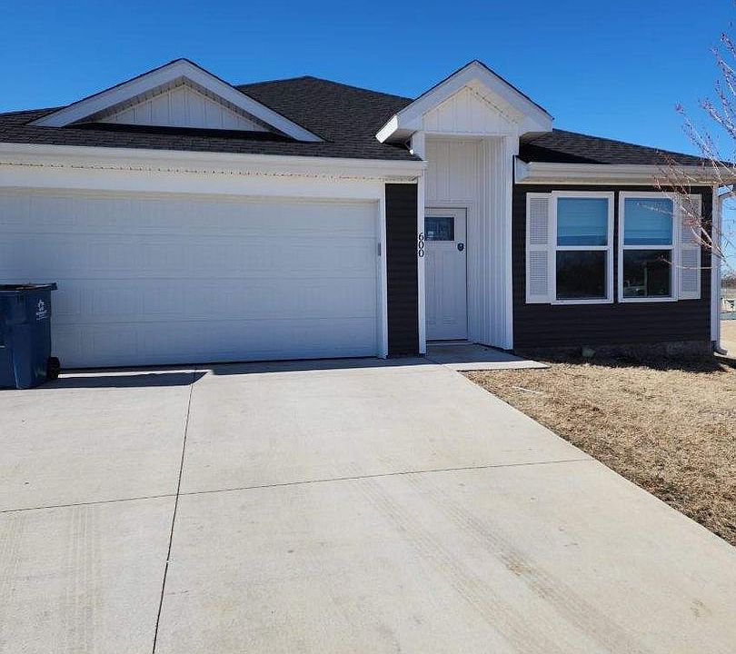 1st image of 600 Short Leaf Ln