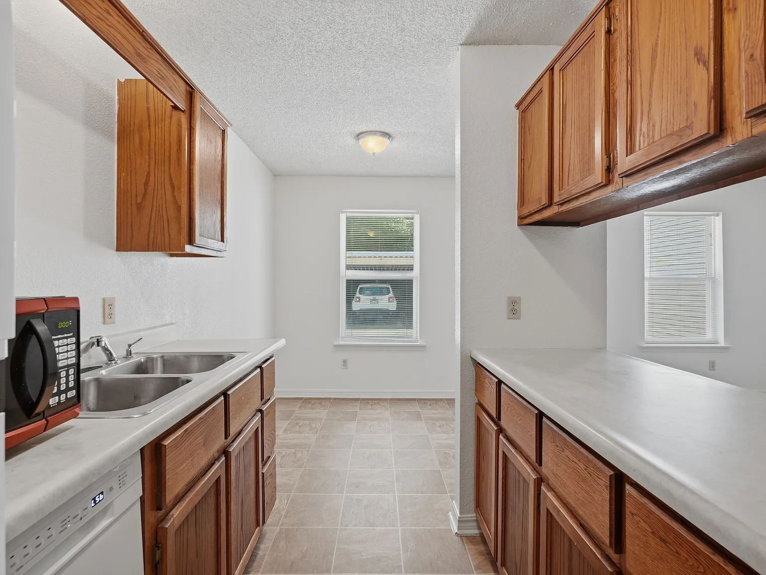 1 bed, 700 sqft, $995 — Photo 3
