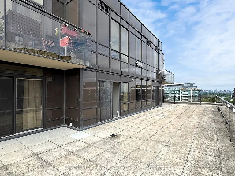 55 De Boers Dr #LPH03 — Photo 31