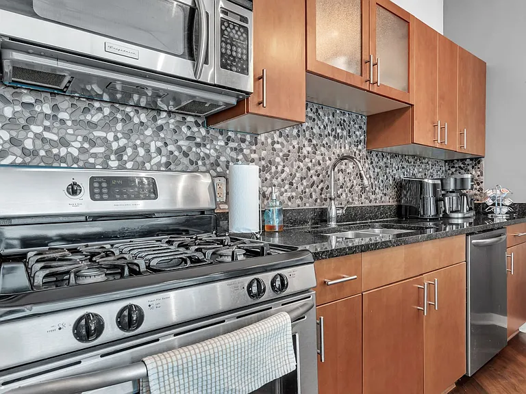 101 N 12th St #302 — Photo 19