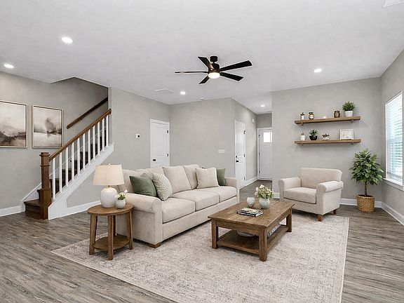 3rd image of 911 Yellowstone Dr #1