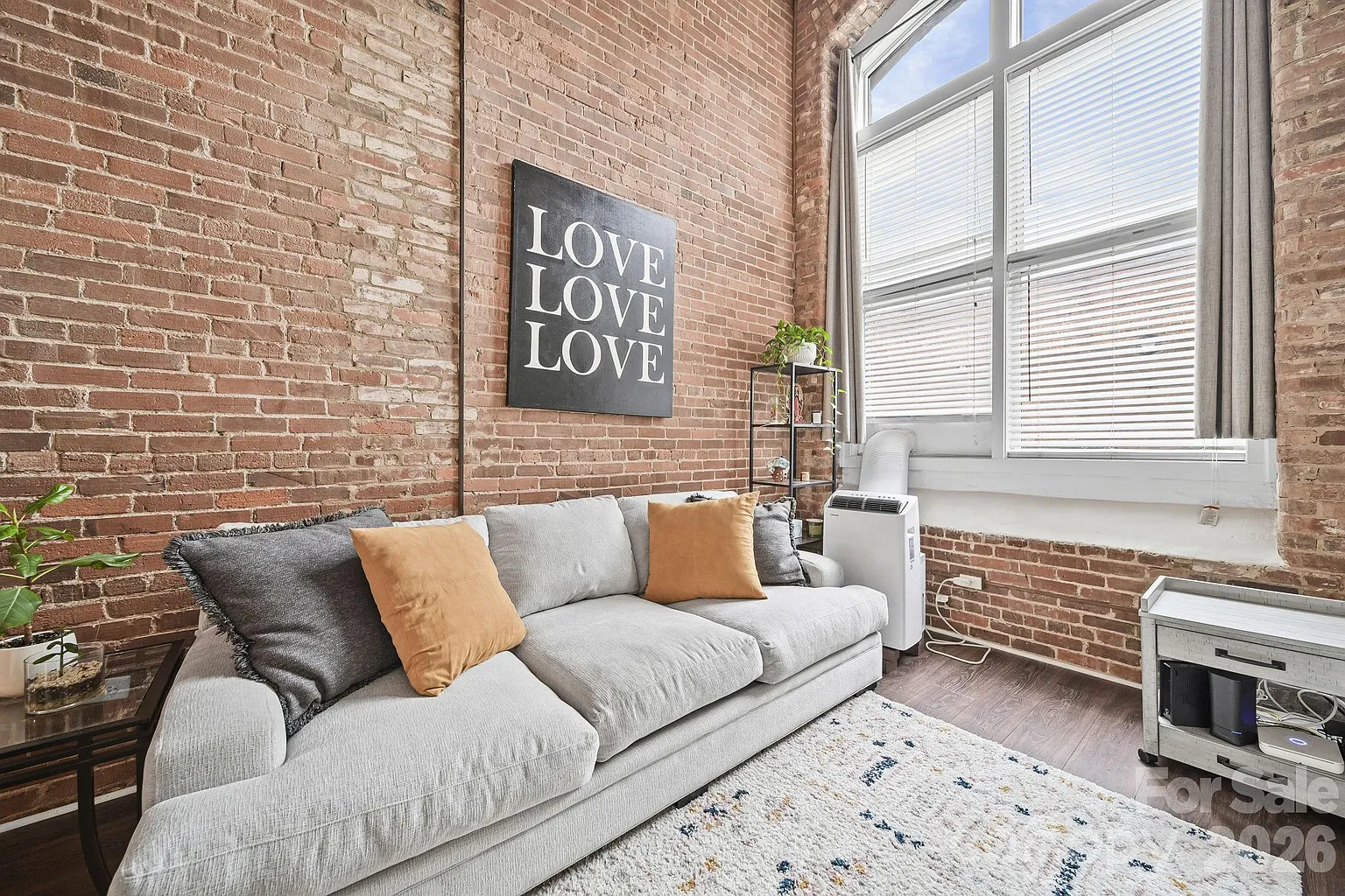 201 S Hoskins Rd APT 129 photo 1