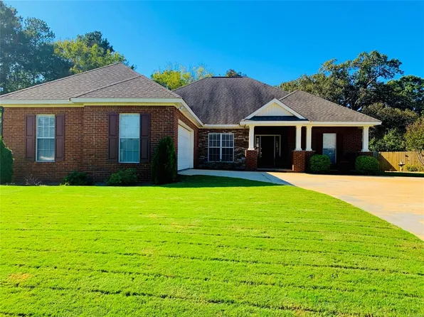 80 Dean Ct, Deatsville, AL 36022