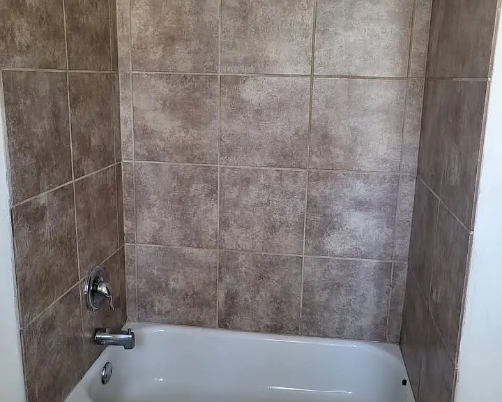 1027 E Main St — Photo 2
