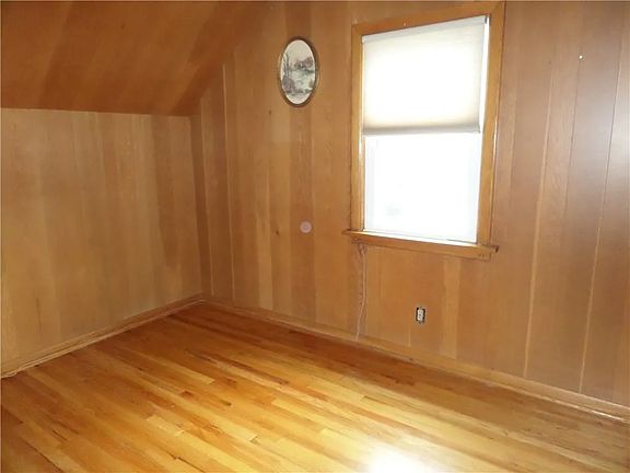 3rd image of 218 E 35th St