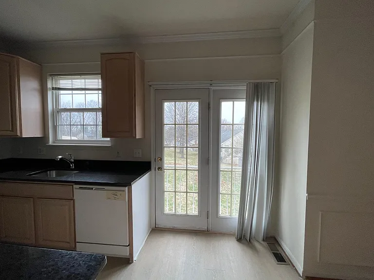 3208 Stanford St — Photo 4