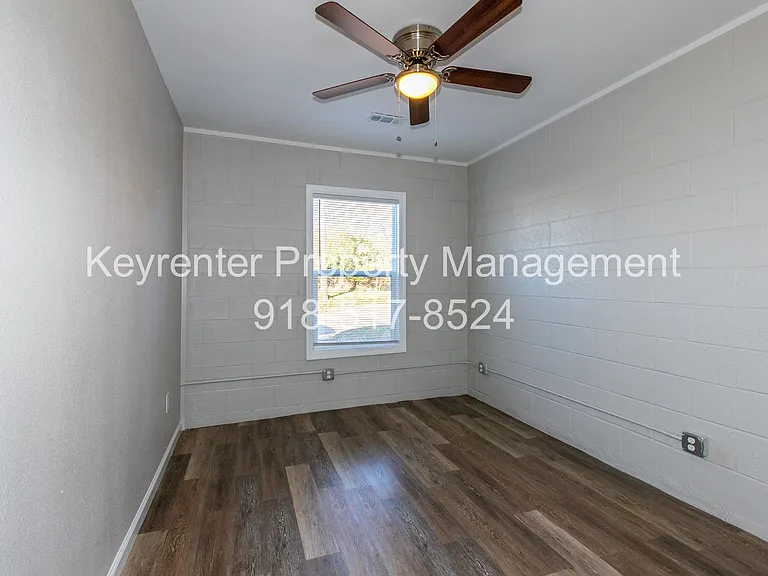 N Lewis Pl Triplex — Photo 17