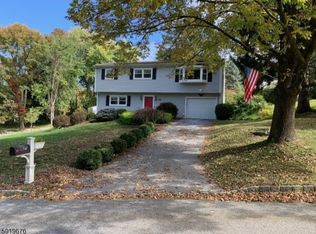 25 Summit Rd, Hamburg, NJ 07419