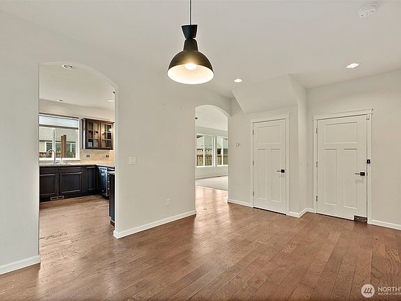 5th image of 806 Mandee Street SE