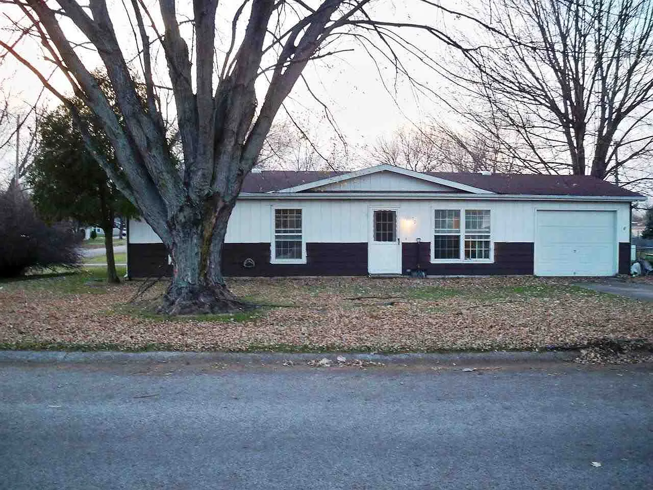 501 Fairview Ct photo 1
