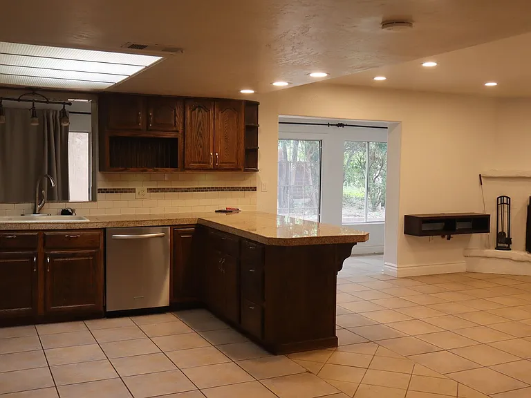 1810 Town And Country Dr — Photo 36
