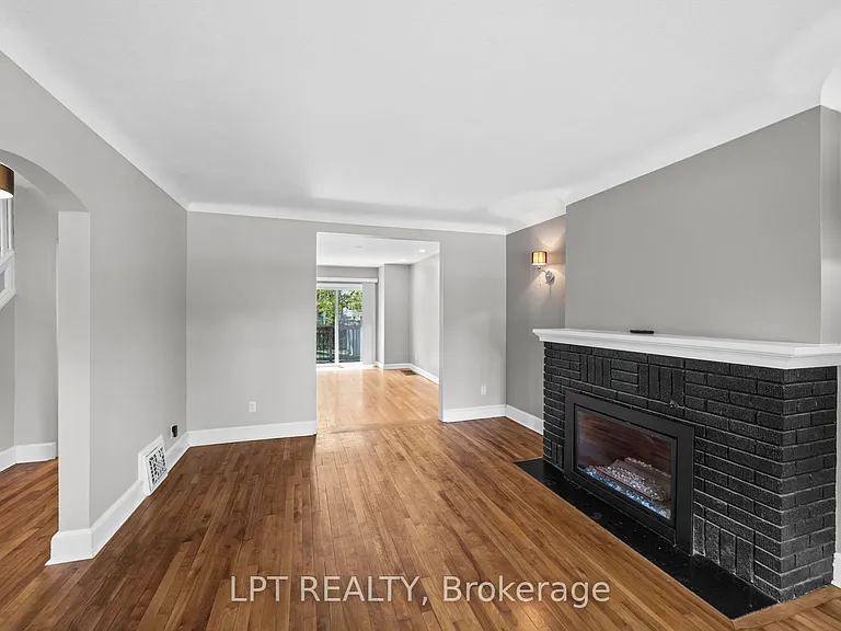 126 Blackburn Ave — Photo 18