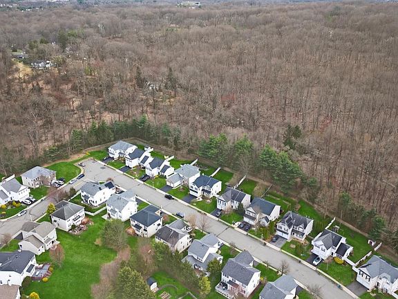 3rd image of 351 Wedgewood Rd