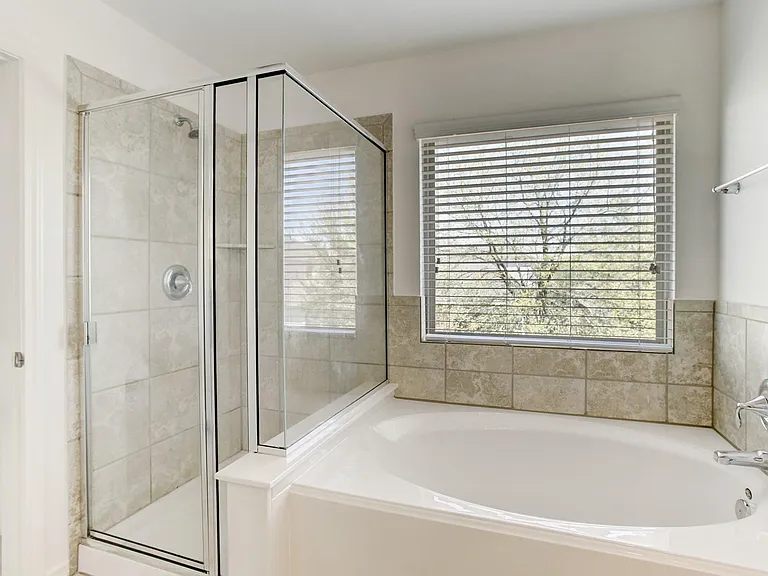 6423 Calgary Woods Ln — Photo 17