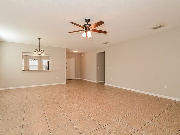 4th image of 220 Daigledog Dr