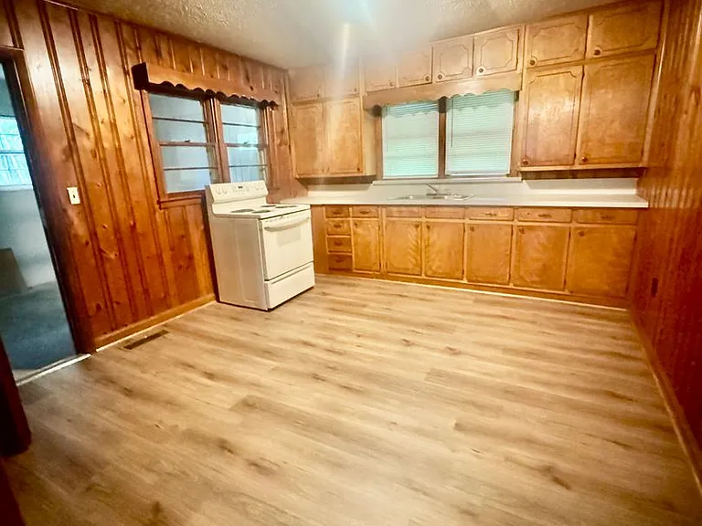 6706 Post Rd — Photo 3