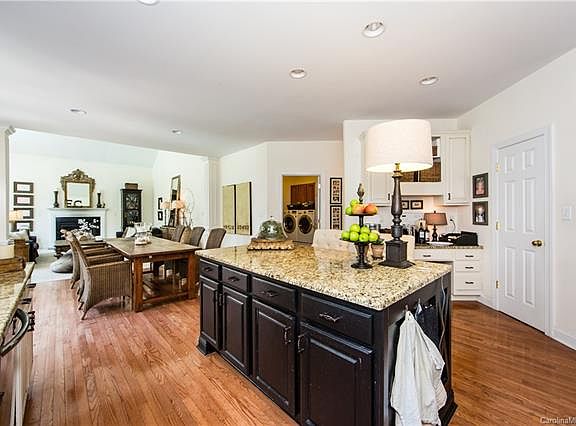 3rd image of 10378 Sutherby Dr