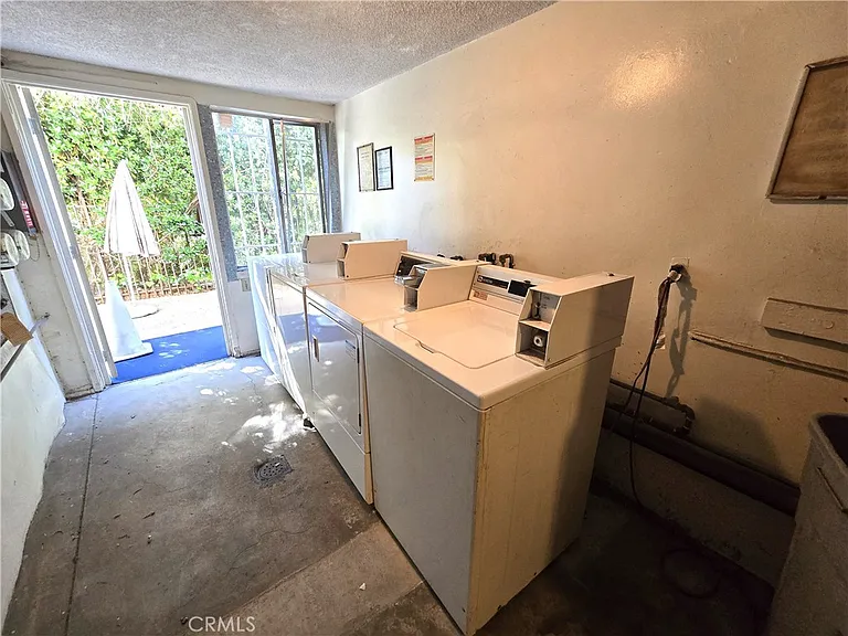 439 S Le Doux Rd #1 — Photo 24
