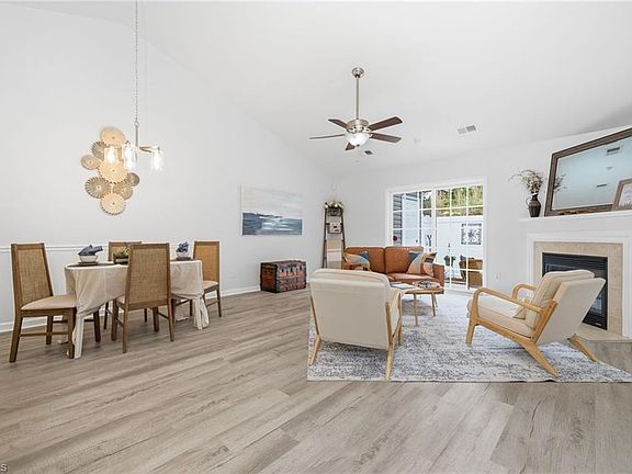 3rd image of 3932 Creekside Ct