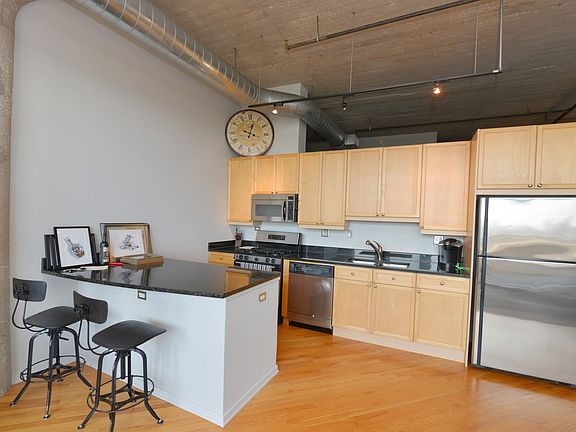 3rd image of 900 N Kingsbury St APT 754