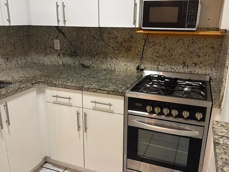 1330 W 54th St #221C — Photo 20