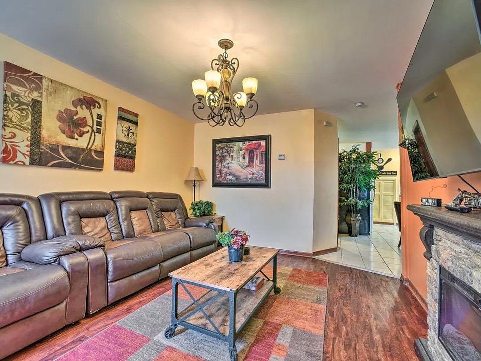 1st image of 3045 Evaline Ave #3045