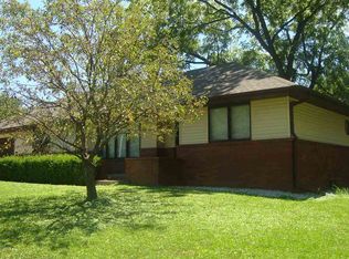 605 E 5th St, Crete, NE 68333