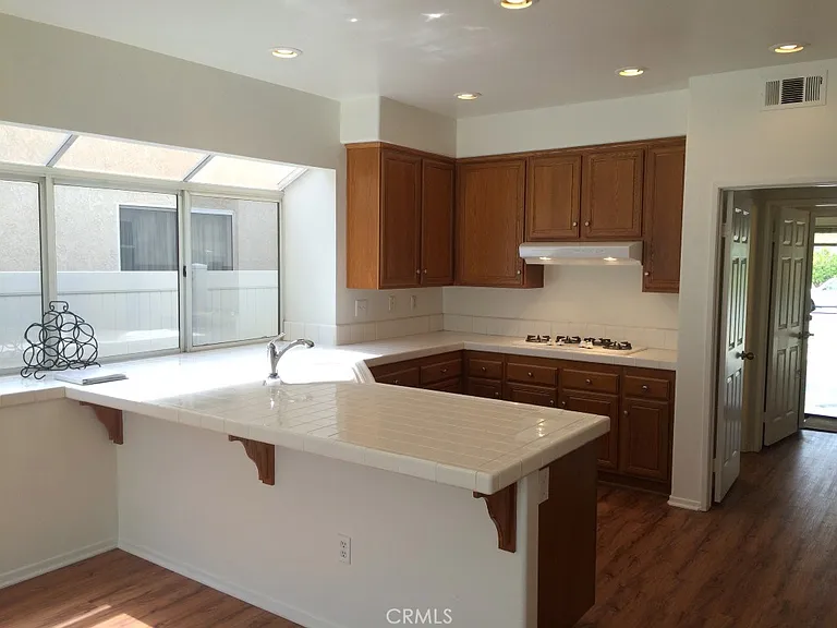 2196 Rancho Hills Dr — Photo 6