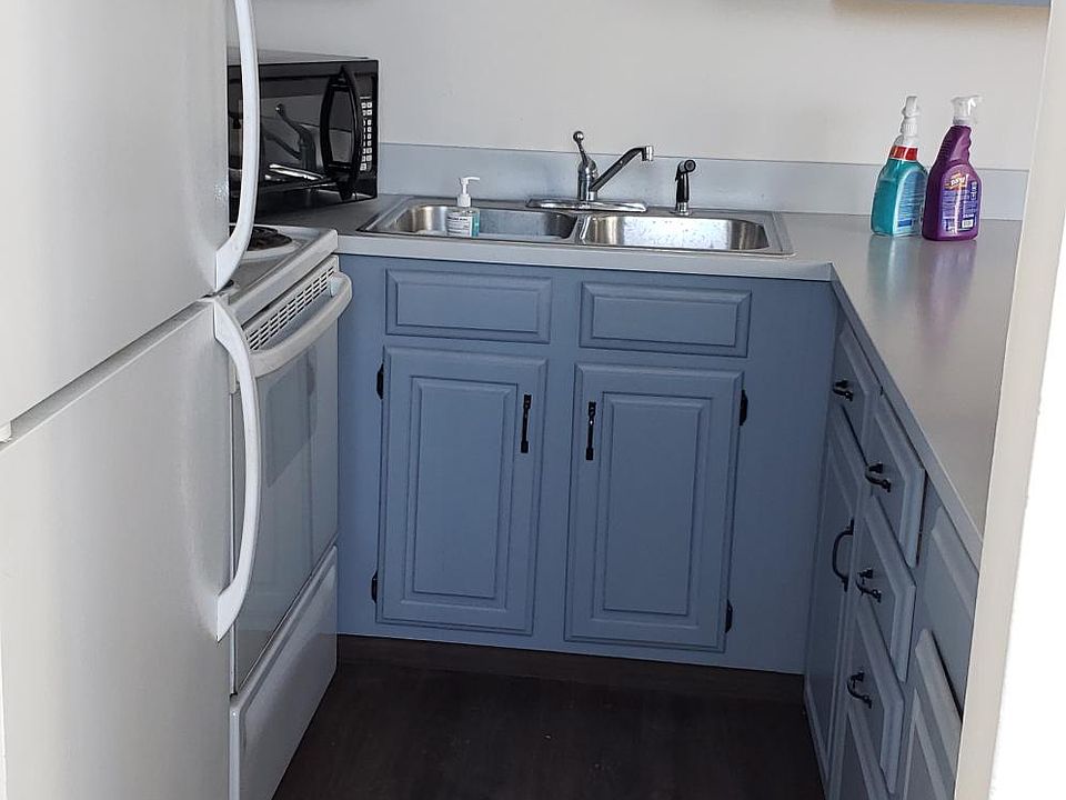 Kitchen with island