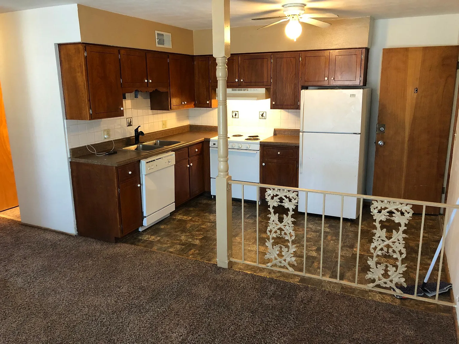 215 Anderson Lane — Photo 2
