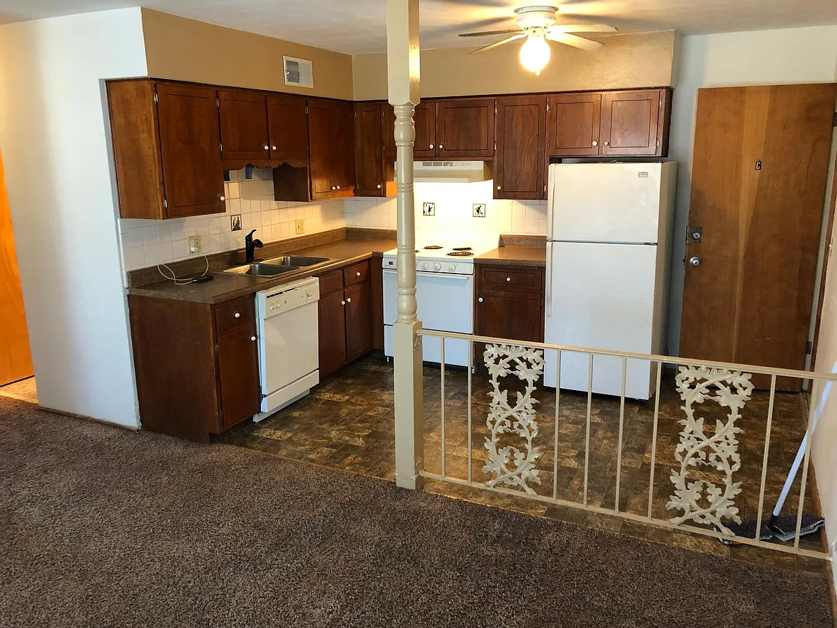 Building Photo - 215 Anderson Ln #D