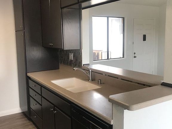 5th image of 3958 Louisiana St Unit 4