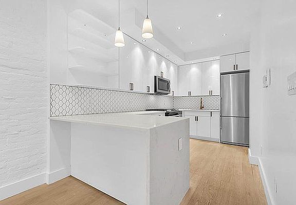 3rd image of 410 E 88th St APT 3A