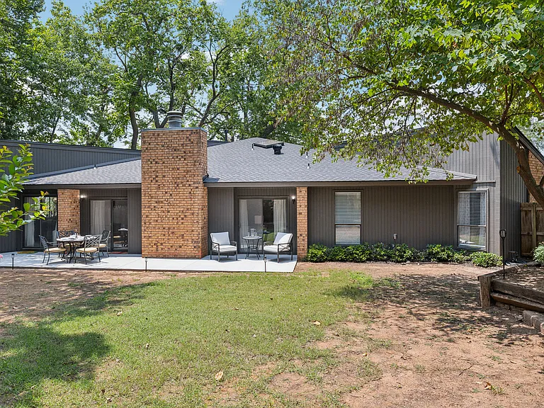 3911 Morrison Cir — Photo 43
