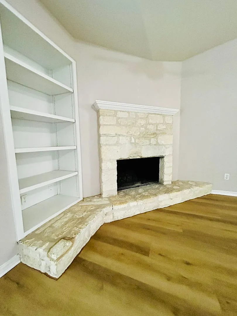 Spacious 1 Bedroom Condo in the NW Hills — Photo 4