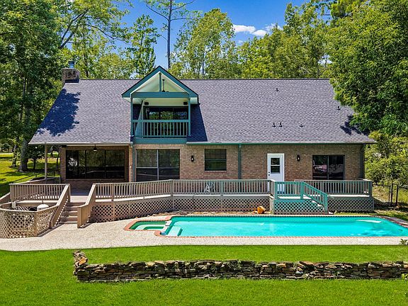 2nd image of 560 Lake Grove Dr