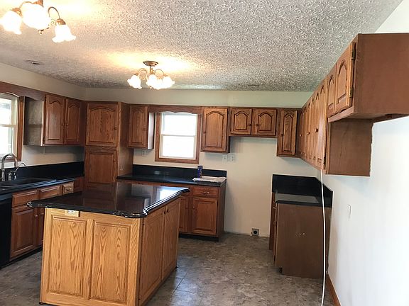3rd image of 172 Penix St