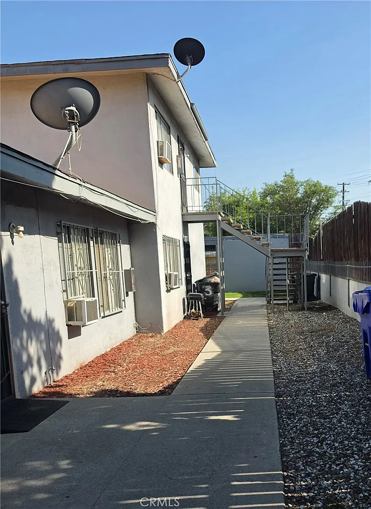 2 bed, 748 sqft, $1,800 — Photo 3