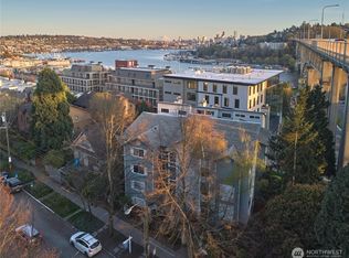 909 N 35th St APT 402, Seattle, WA 98103