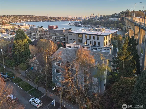 909 N 35TH Street #402, Seattle, WA 98103