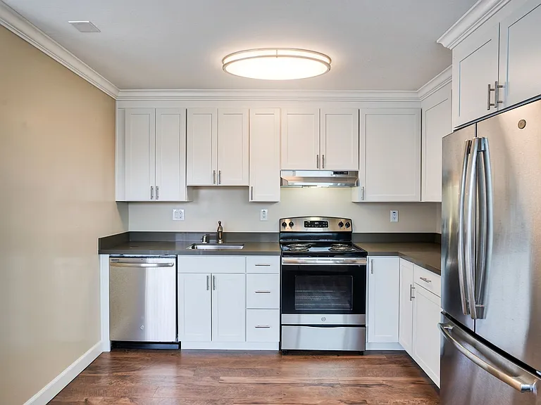 Cypress Pointe — Photo 25