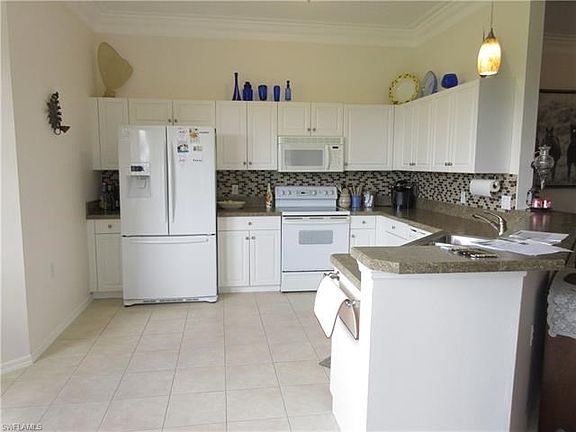 4th image of 3969 Bishopwood Ct E Unit 201