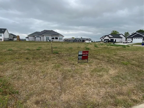 370 Linden St, Alburnett, IA 52202