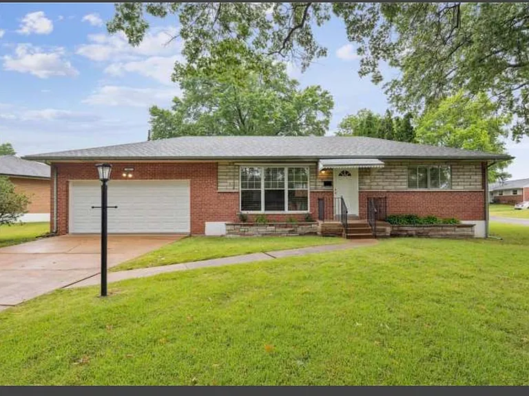 601 Santen Dr — Photo 1
